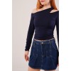 Omuz Dekolte Detaylı Lacivert Bluz 147552 Omuz Dekolte Detaylı Lacivert Bluz 147552