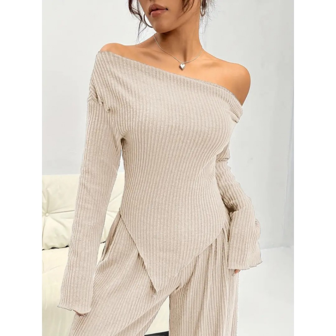 Kadın Uzun Kollu Omuzlardan Açık Asimetrik Kesim Kaşkorse Bluz Ve Pantolon Ikili Pantolon 137637 Kadın Uzun Kollu Omuzlardan Açık Asimetrik Kesim Kaşkorse Bluz Ve Pantolon Ikili Pantolon 137637