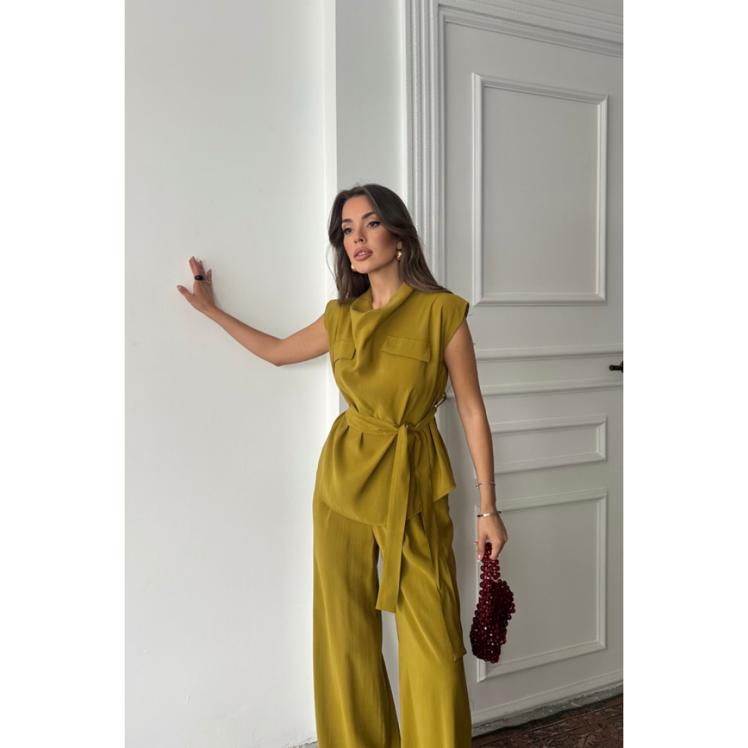TENCEL MODAL KOLSUZ BLUZ KAPALI CEP DETAYLI DÖKÜMLÜ - PANTOLON TAKIM - Yağ Yeşili 161854 TENCEL MODAL KOLSUZ BLUZ KAPALI CEP DETAYLI DÖKÜMLÜ - PANTOLON TAKIM - Yağ Yeşili 161854