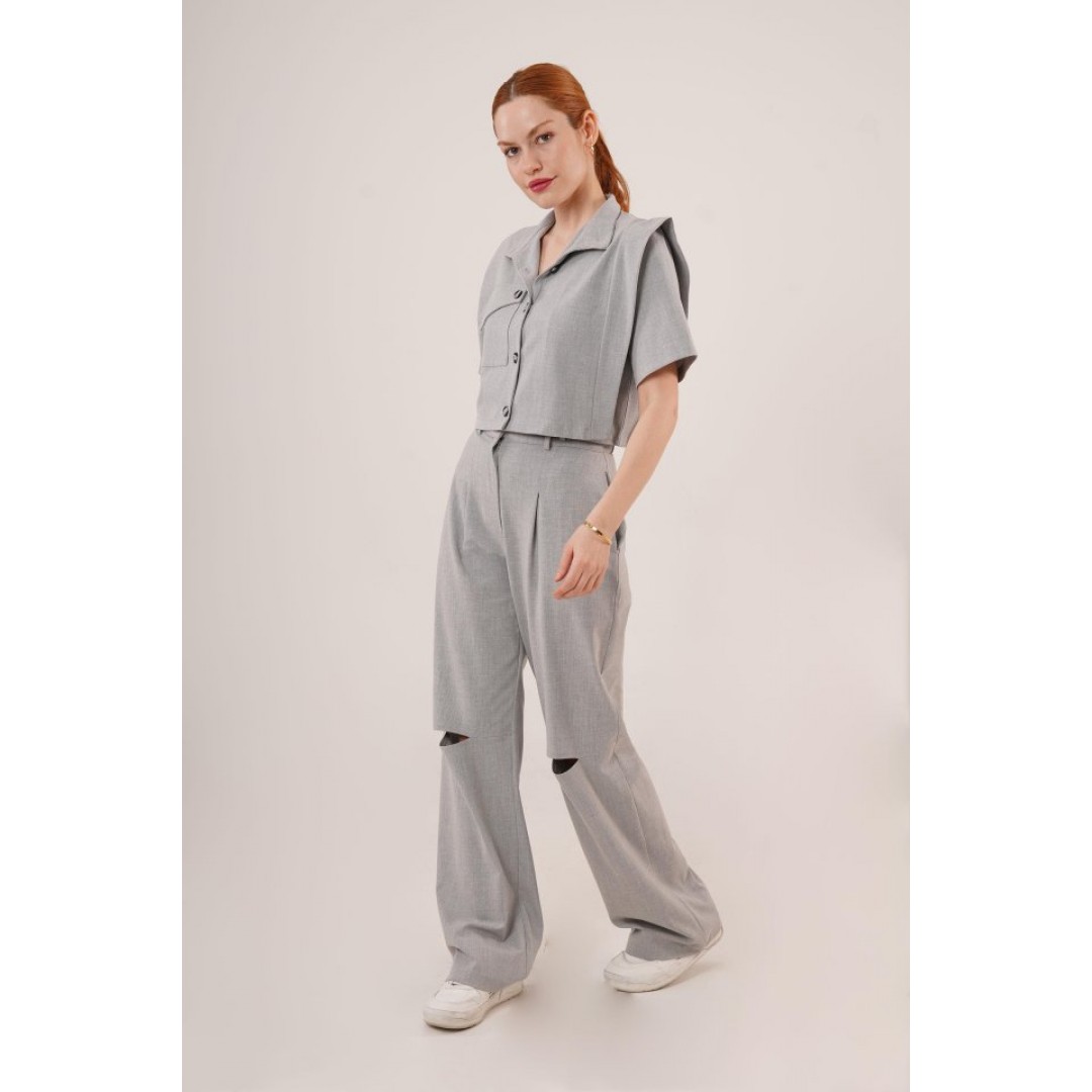 Cepli Düğmeli Bluz Ve Diz Detaylı Pantolon Gri İkili Takım 149616 Cepli Düğmeli Bluz Ve Diz Detaylı Pantolon Gri İkili Takım 149616