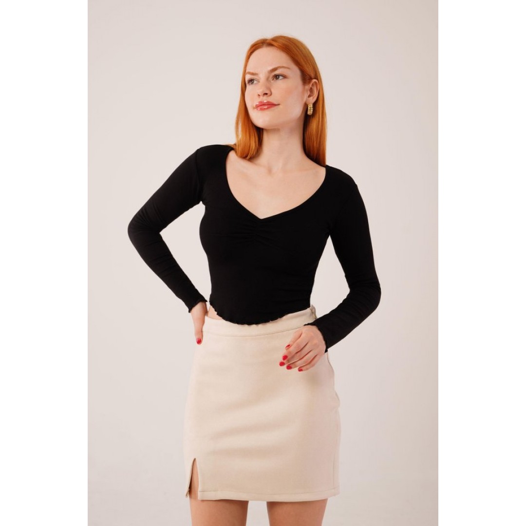 Geniş Yaka Siyah Basic Body Bluz