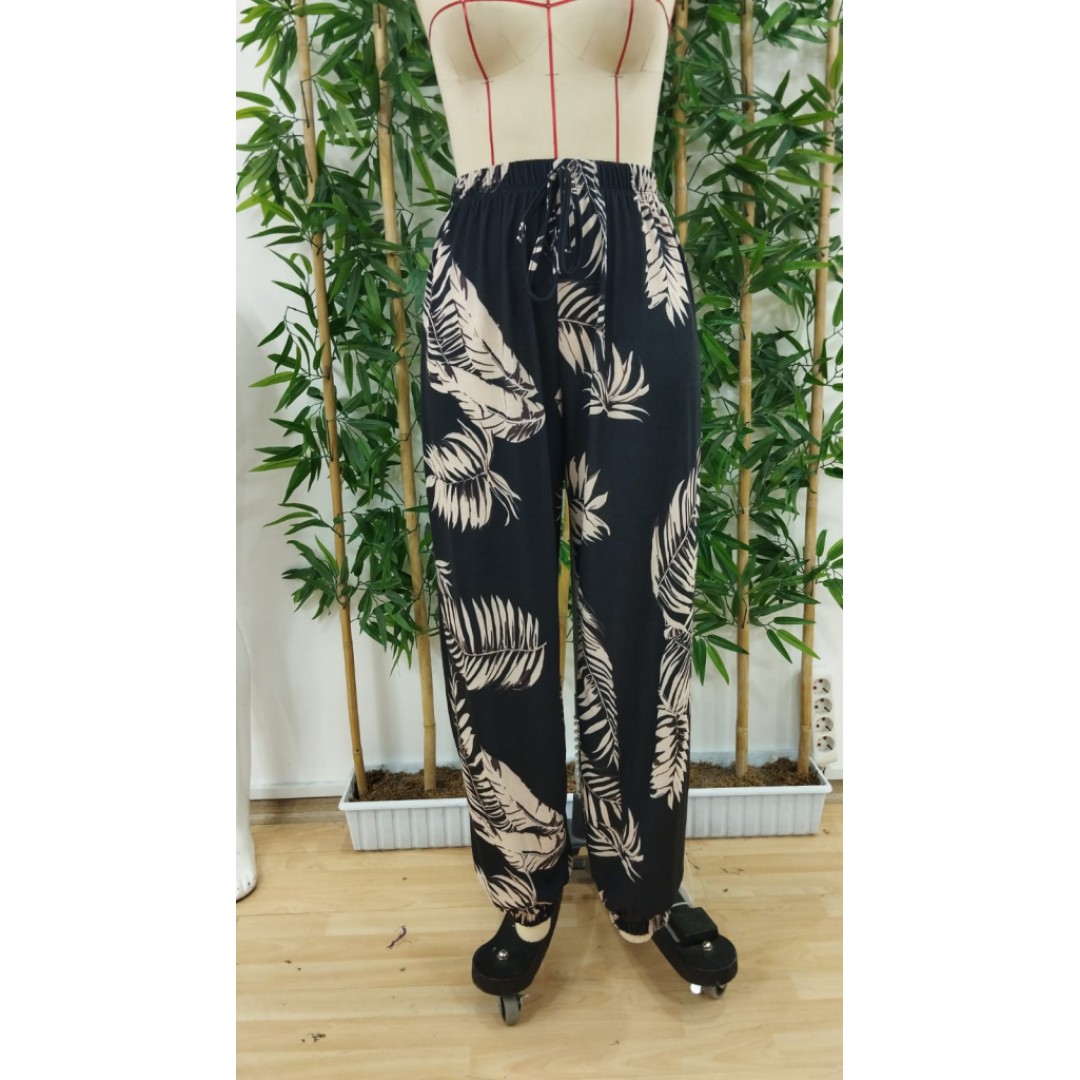 Kadın Beli Ve Paçası Lastikli Yaprak Desen Süprem Kumaş Pantolon - 156232 Kadın Beli Ve Paçası Lastikli Yaprak Desen Süprem Kumaş Pantolon - 156232