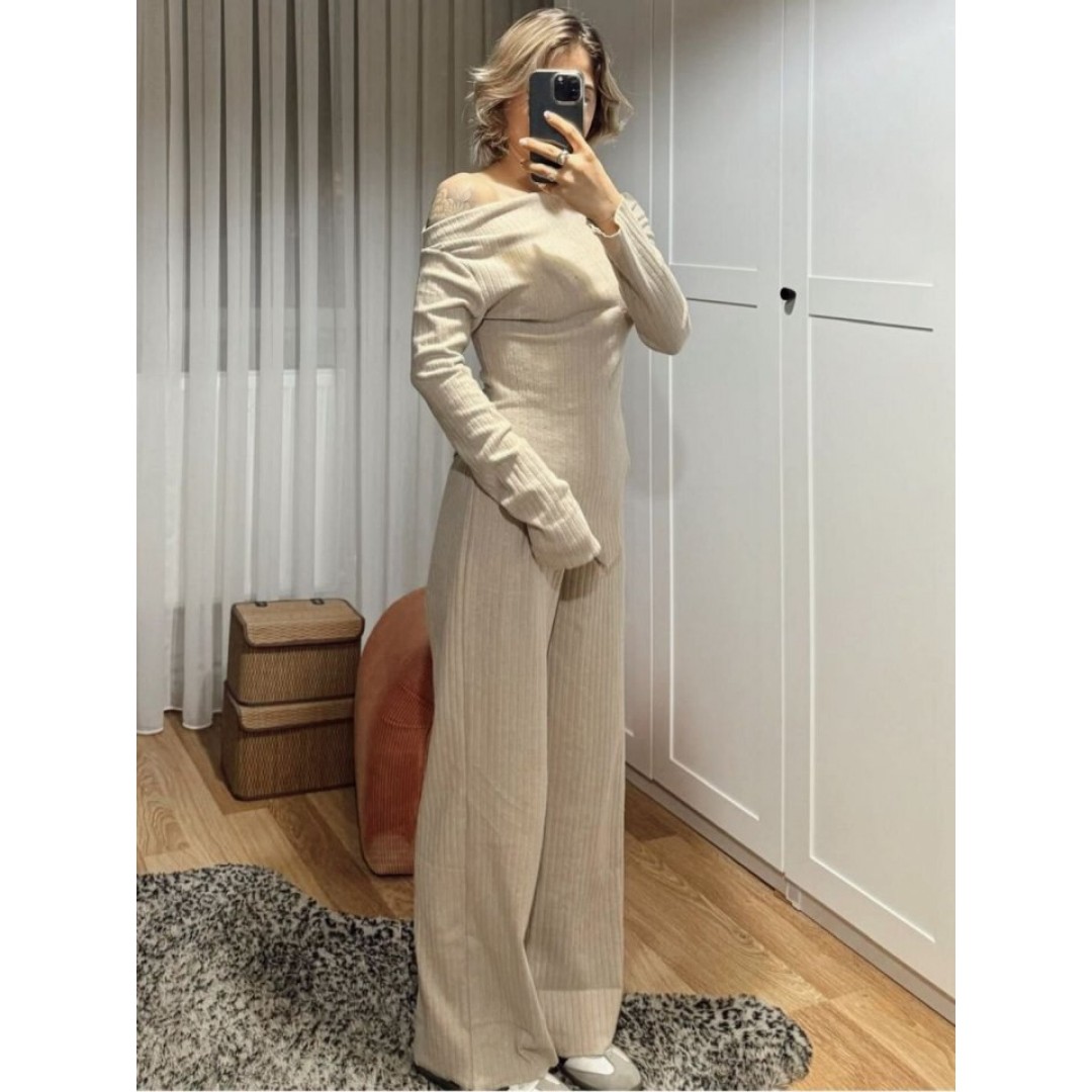 Kadın Uzun Kollu Omuzlardan Açık Asimetrik Kesim Kaşkorse Bluz Ve Pantolon Ikili Pantolon 137637 Kadın Uzun Kollu Omuzlardan Açık Asimetrik Kesim Kaşkorse Bluz Ve Pantolon Ikili Pantolon 137637