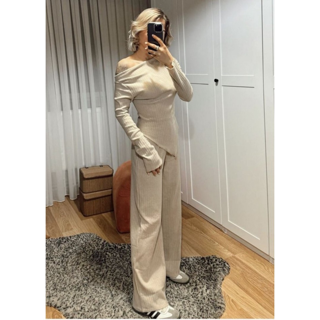 Kadın Uzun Kollu Omuzlardan Açık Asimetrik Kesim Kaşkorse Bluz Ve Pantolon Ikili Pantolon 137637 Kadın Uzun Kollu Omuzlardan Açık Asimetrik Kesim Kaşkorse Bluz Ve Pantolon Ikili Pantolon 137637