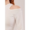 Omuz Dekolte Detaylı Beyaz Bluz 147548 Omuz Dekolte Detaylı Beyaz Bluz 147548