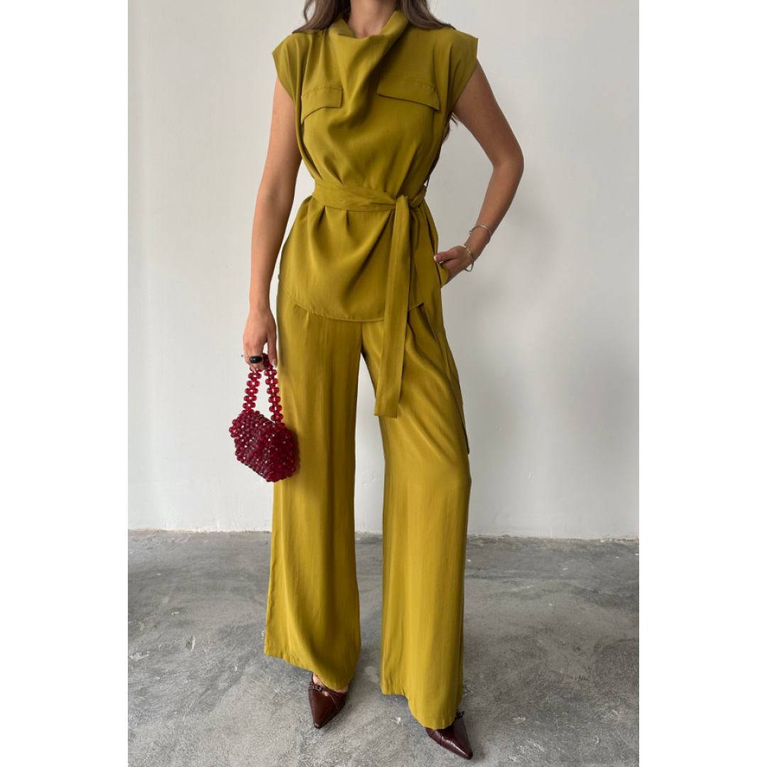 TENCEL MODAL KOLSUZ BLUZ KAPALI CEP DETAYLI DÖKÜMLÜ - PANTOLON TAKIM - Yağ Yeşili 161854 TENCEL MODAL KOLSUZ BLUZ KAPALI CEP DETAYLI DÖKÜMLÜ - PANTOLON TAKIM - Yağ Yeşili 161854