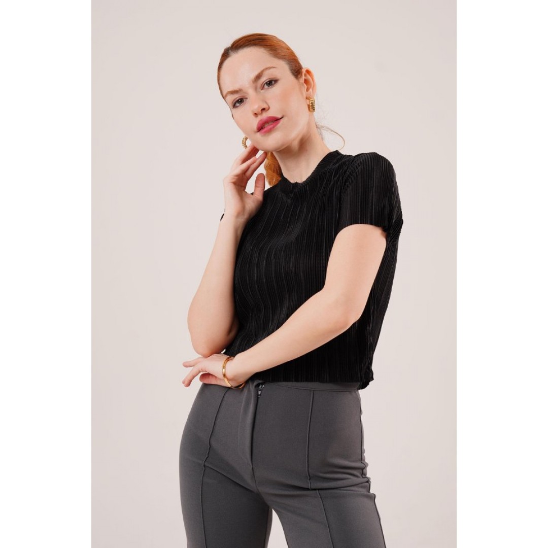 Fitilli Kısa Kollu Parlak Siyah Bluz 149584 Fitilli Kısa Kollu Parlak Siyah Bluz 149584