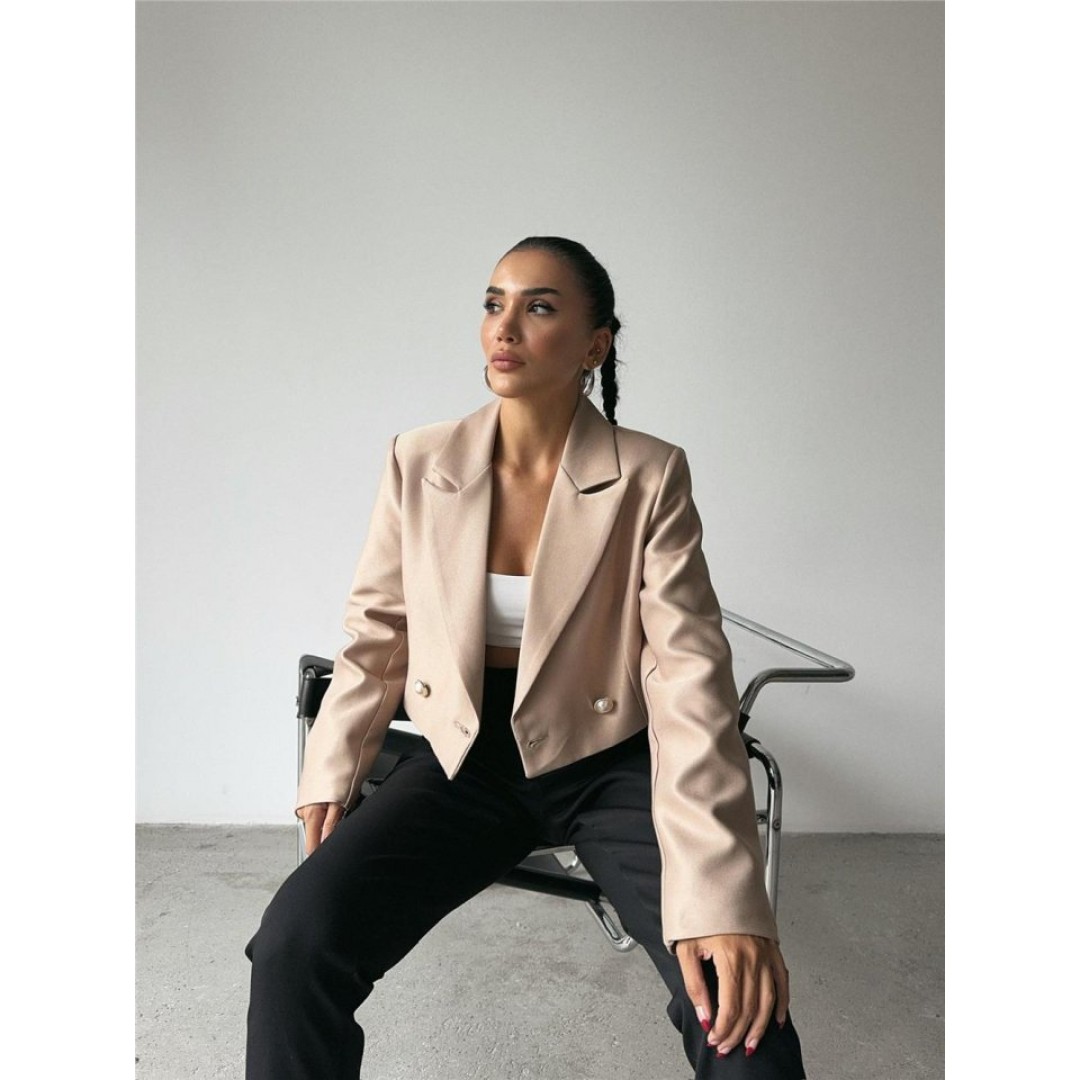 ARKASI İNCİ DÜĞME DETAYLI CROP CEKET - Bej