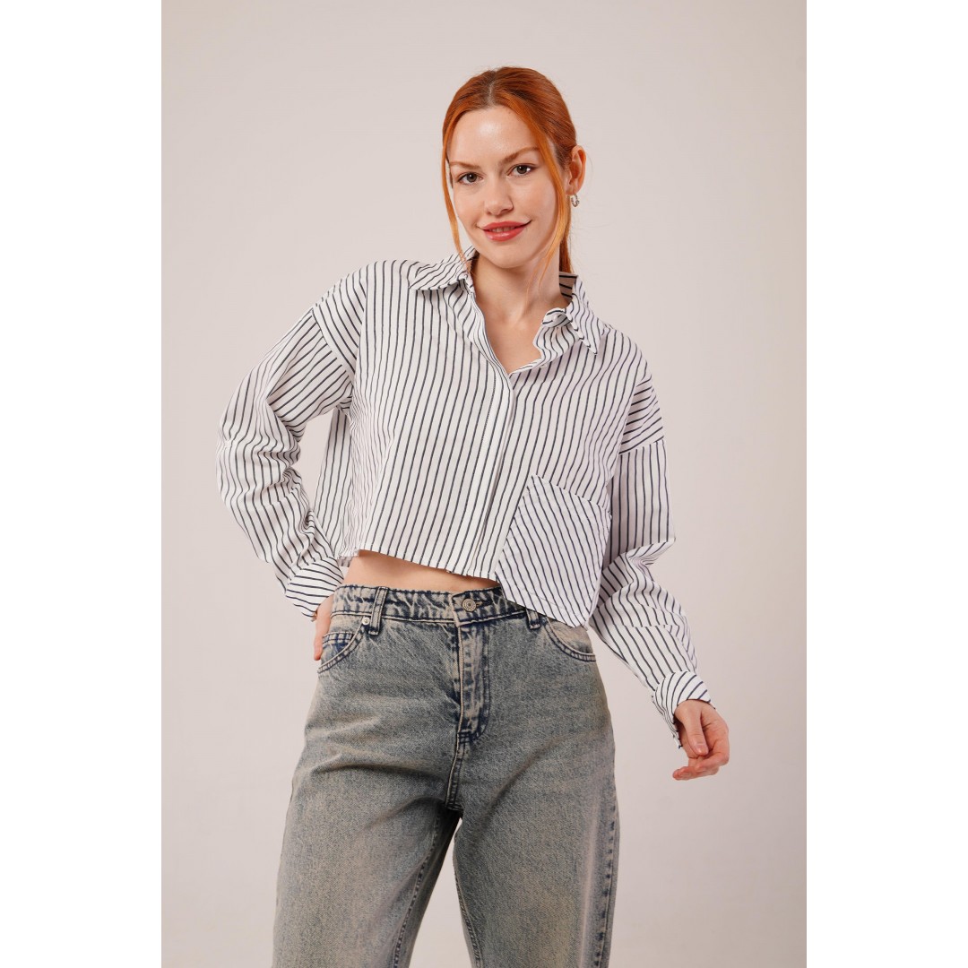 Crop Model Cepli Ve Çizgili Beyaz Gömlek