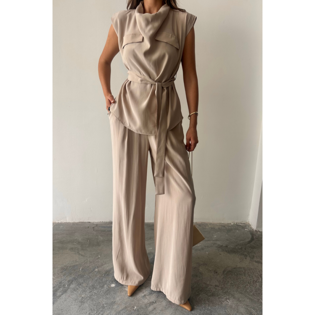 TENCEL MODAL KOLSUZ BLUZ KAPALI CEP DETAYLI DÖKÜMLÜ - PANTOLON TAKIM - Bej 161858 TENCEL MODAL KOLSUZ BLUZ KAPALI CEP DETAYLI DÖKÜMLÜ - PANTOLON TAKIM - Bej 161858