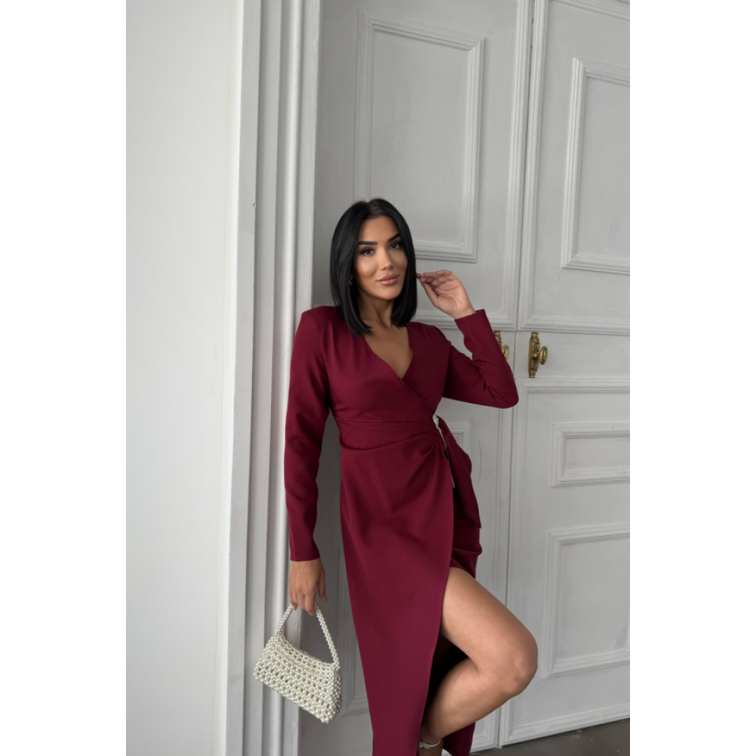 KRUVAZE BROŞ DETAYLI ELBİSE - Bordo - 153955 KRUVAZE BROŞ DETAYLI ELBİSE - Bordo - 153955