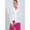 Beyaz Kruvaze Yaka Dökümlü Saten Bluz 0492 145136 Beyaz Kruvaze Yaka Dökümlü Saten Bluz 0492 145136