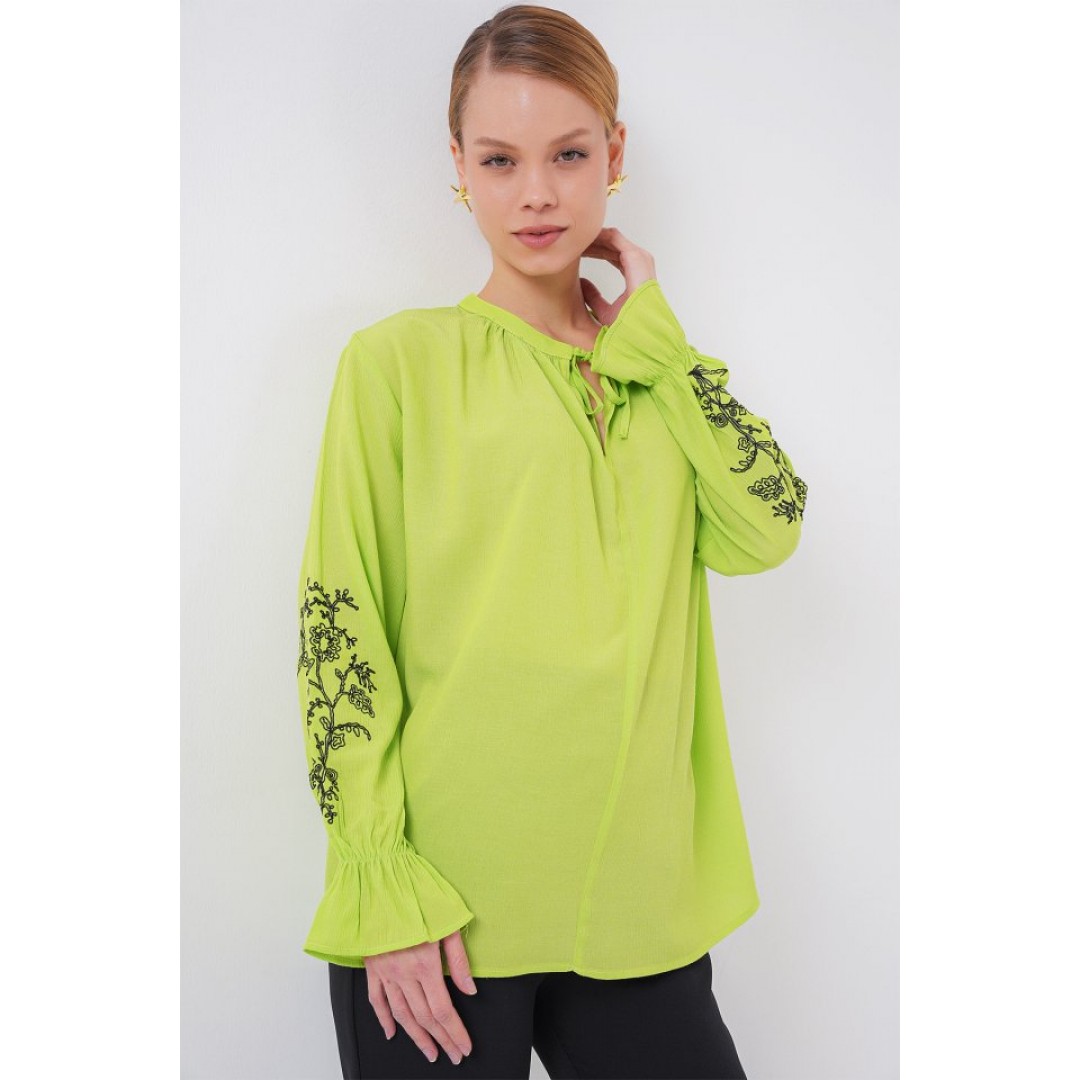 Nakışlı Örme Bluz 941 - E.Yeşil 157648 Nakışlı Örme Bluz 941 - E.Yeşil 157648