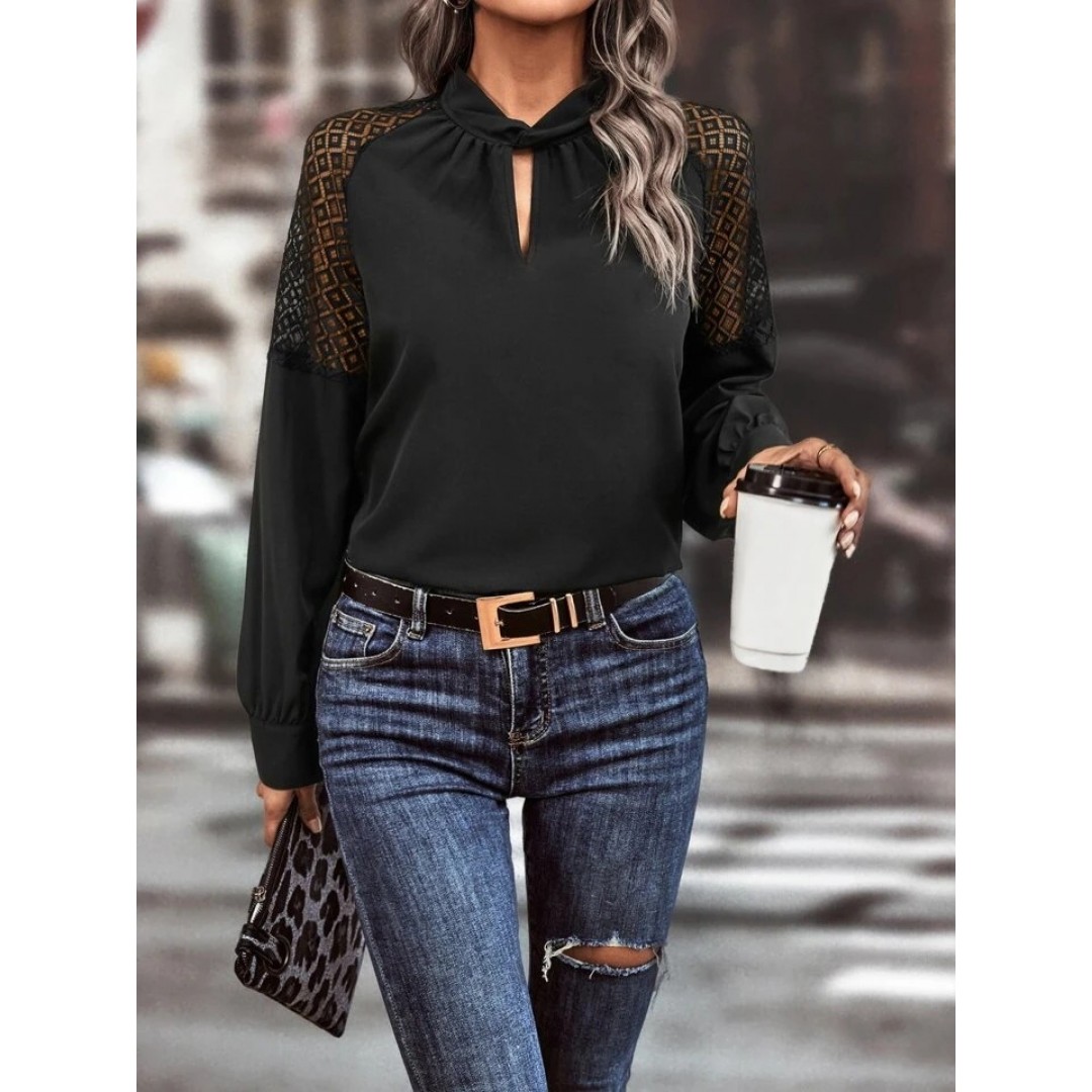 Kadın Uzun Kollu Anahtar Deliği Yaka Reglan Kol Dantel Detaylı Ithal Krep Bluz - 142444 Kadın Uzun Kollu Anahtar Deliği Yaka Reglan Kol Dantel Detaylı Ithal Krep Bluz - 142444