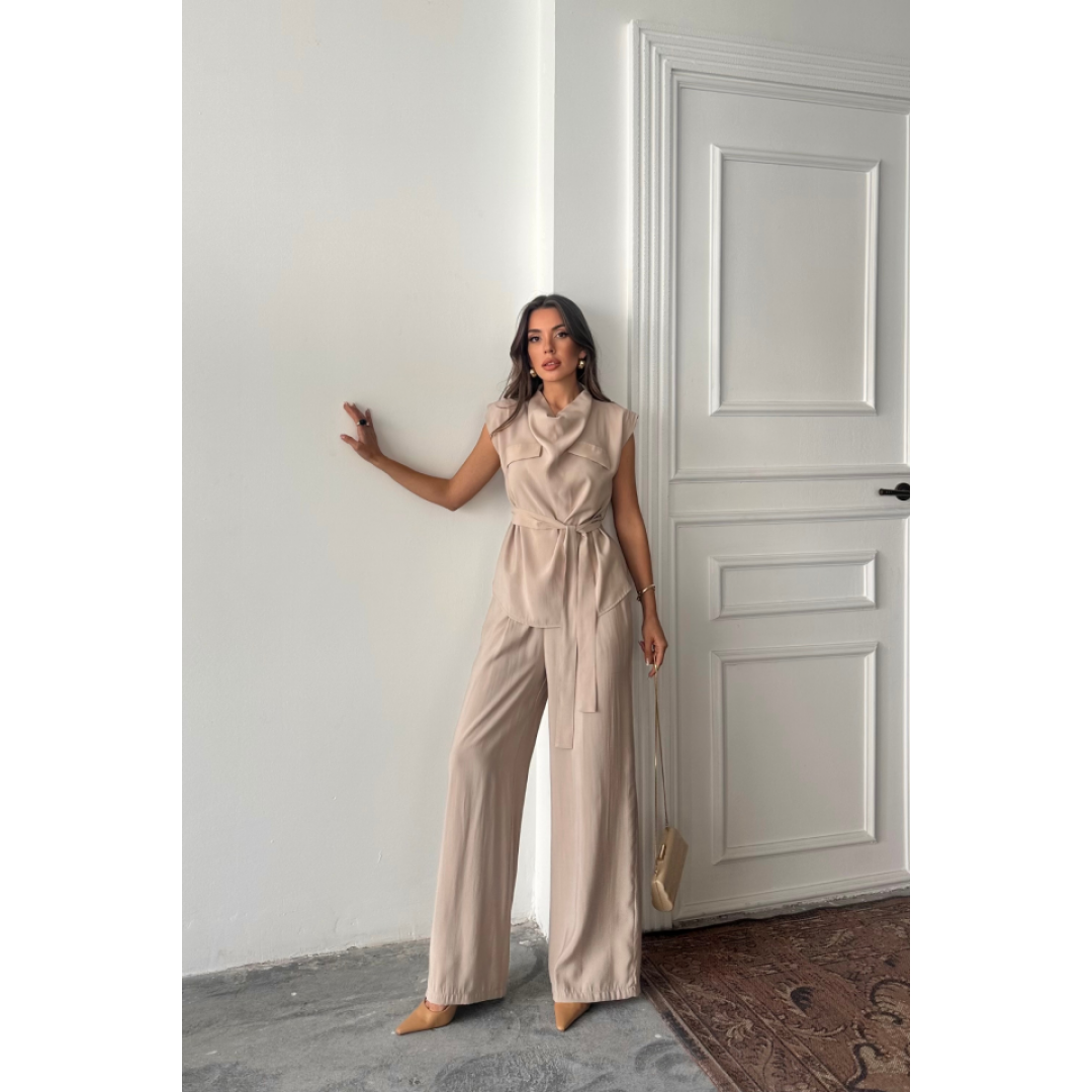 TENCEL MODAL KOLSUZ BLUZ KAPALI CEP DETAYLI DÖKÜMLÜ - PANTOLON TAKIM - Bej 161858 TENCEL MODAL KOLSUZ BLUZ KAPALI CEP DETAYLI DÖKÜMLÜ - PANTOLON TAKIM - Bej 161858