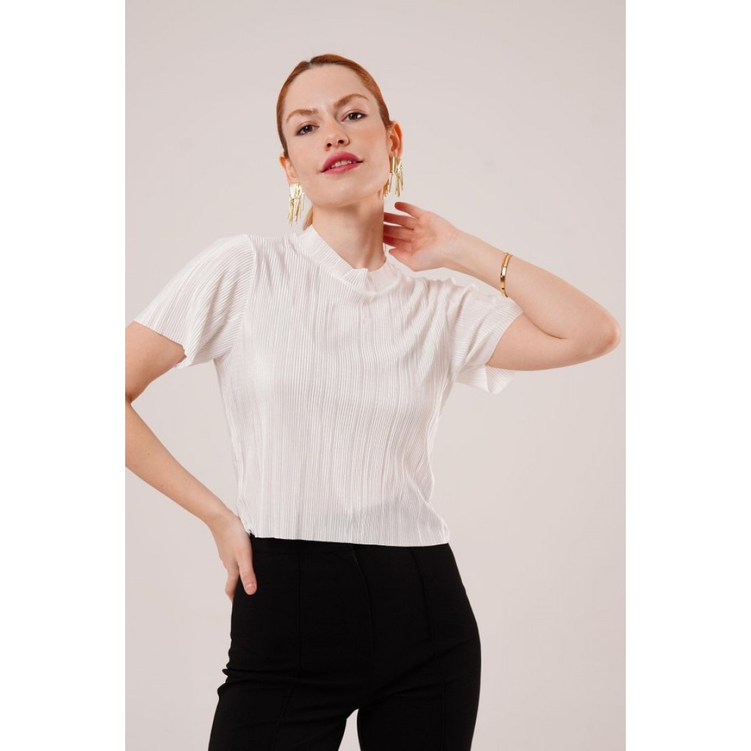 Fitilli Kısa Kollu Parlak Beyaz Bluz 149585 Fitilli Kısa Kollu Parlak Beyaz Bluz 149585