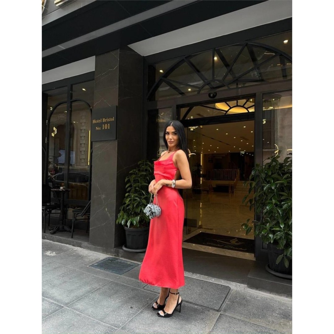 ASKILI SATEN ELBİSE İKİ YAN YIRTMAÇLI - Mercan - 152042 ASKILI SATEN ELBİSE İKİ YAN YIRTMAÇLI - Mercan - 152042