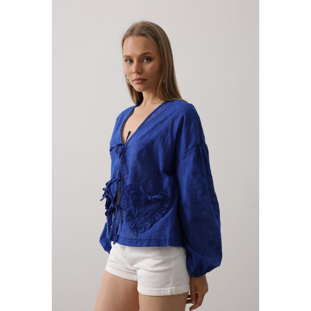 Kalp Detaylı Bağlamalı Brode Bluz - Saks - 161883 Kalp Detaylı Bağlamalı Brode Bluz - Saks - 161883