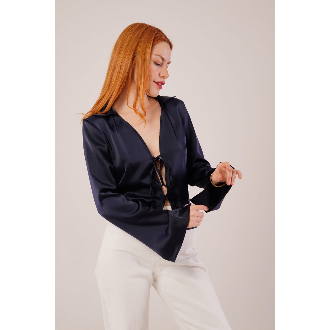 Önden Bağlama Detaylı Saten Lacivert Bluz 147440 Önden Bağlama Detaylı Saten Lacivert Bluz 147440