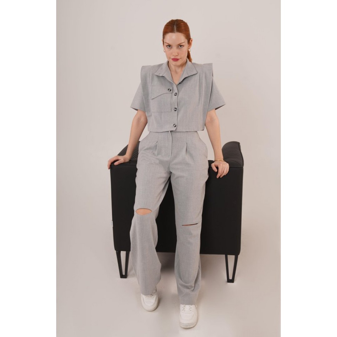Cepli Düğmeli Bluz Ve Diz Detaylı Pantolon Gri İkili Takım 149616 Cepli Düğmeli Bluz Ve Diz Detaylı Pantolon Gri İkili Takım 149616
