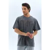 Unisex Oversize Taşlı Bisiklet Yaka T-Shirt - Füme - 95721 Unisex Oversize Taşlı Bisiklet Yaka T-Shirt - Füme - 95721