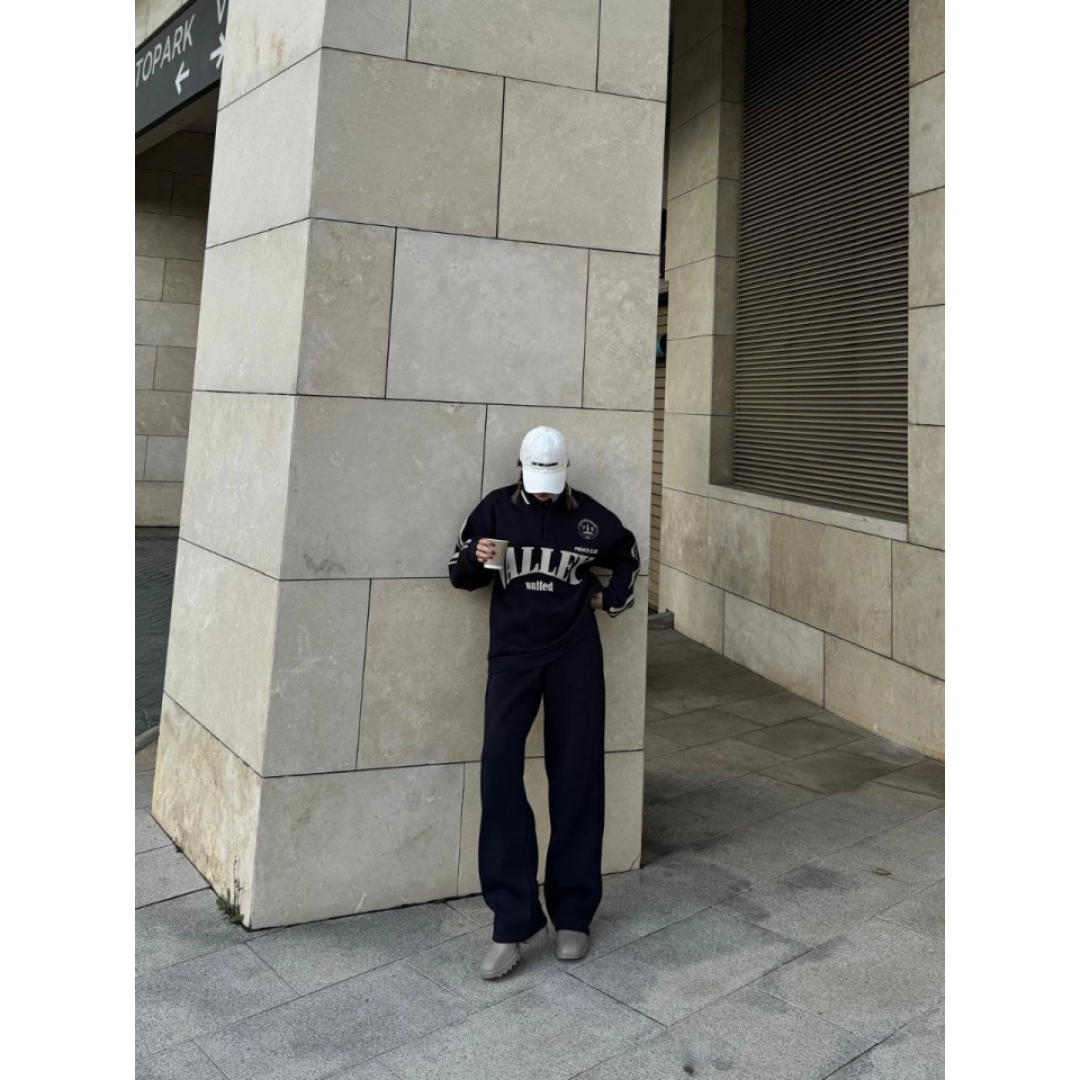 Üç İplik Yakalı Sweat Baggy Pantalonlu Takım - Siyah - 139521 Üç İplik Yakalı Sweat Baggy Pantalonlu Takım - Siyah - 139521
