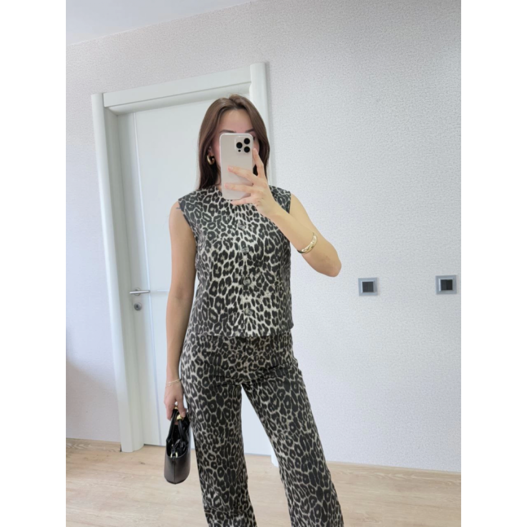 Leopar Desenli Düğmeli Bluzlu Pantolon İkili Takım -Leopar 157506 Leopar Desenli Düğmeli Bluzlu Pantolon İkili Takım -Leopar 157506