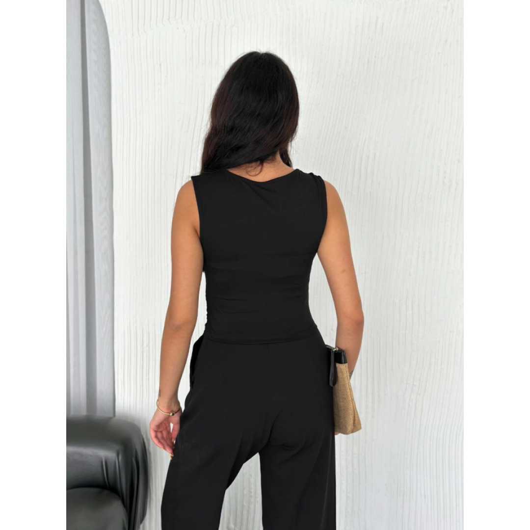 Osy Modal Yumuşak Dokulu Kumaş Bisiklet Yaka Sıfır Kol Bluz Omuz Toka Aksesuar Detaylı - Siyah - 162342 Osy Modal Yumuşak Dokulu Kumaş Bisiklet Yaka Sıfır Kol Bluz Omuz Toka Aksesuar Detaylı - Siyah - 162342