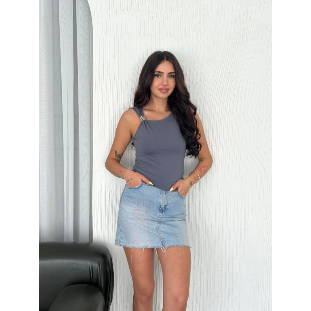 Osy Modal Yumuşak Dokulu Kumaş Bisiklet Yaka Sıfır Kol Bluz Omuz Toka Aksesuar Detaylı - Antrasit 162343 Osy Modal Yumuşak Dokulu Kumaş Bisiklet Yaka Sıfır Kol Bluz Omuz Toka Aksesuar Detaylı - Antrasit 162343
